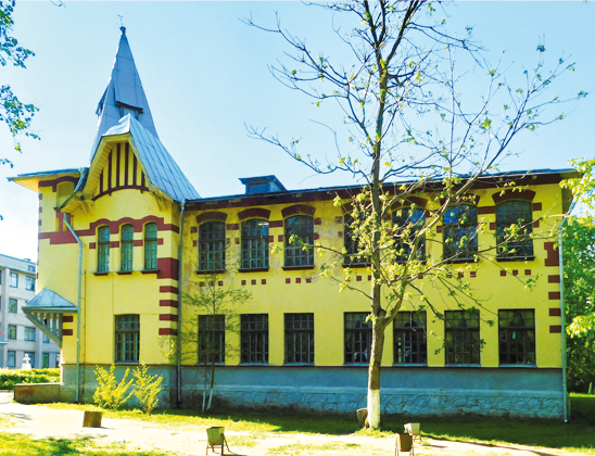 Административное здание земледельческого училища.